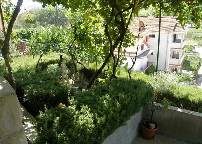 In With Sea View, Terrace, Wi-fi, Washing Machine Apartmán Lopar
